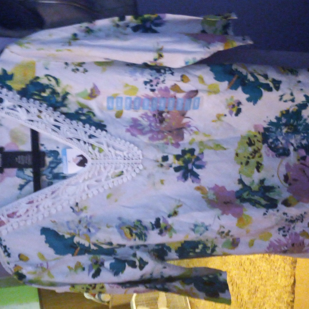 Large new with tags premise Floral shift shirt